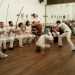 Mentre si esegue la roda gli altri capoeristi suonano gli strumenti tipici della capoeira